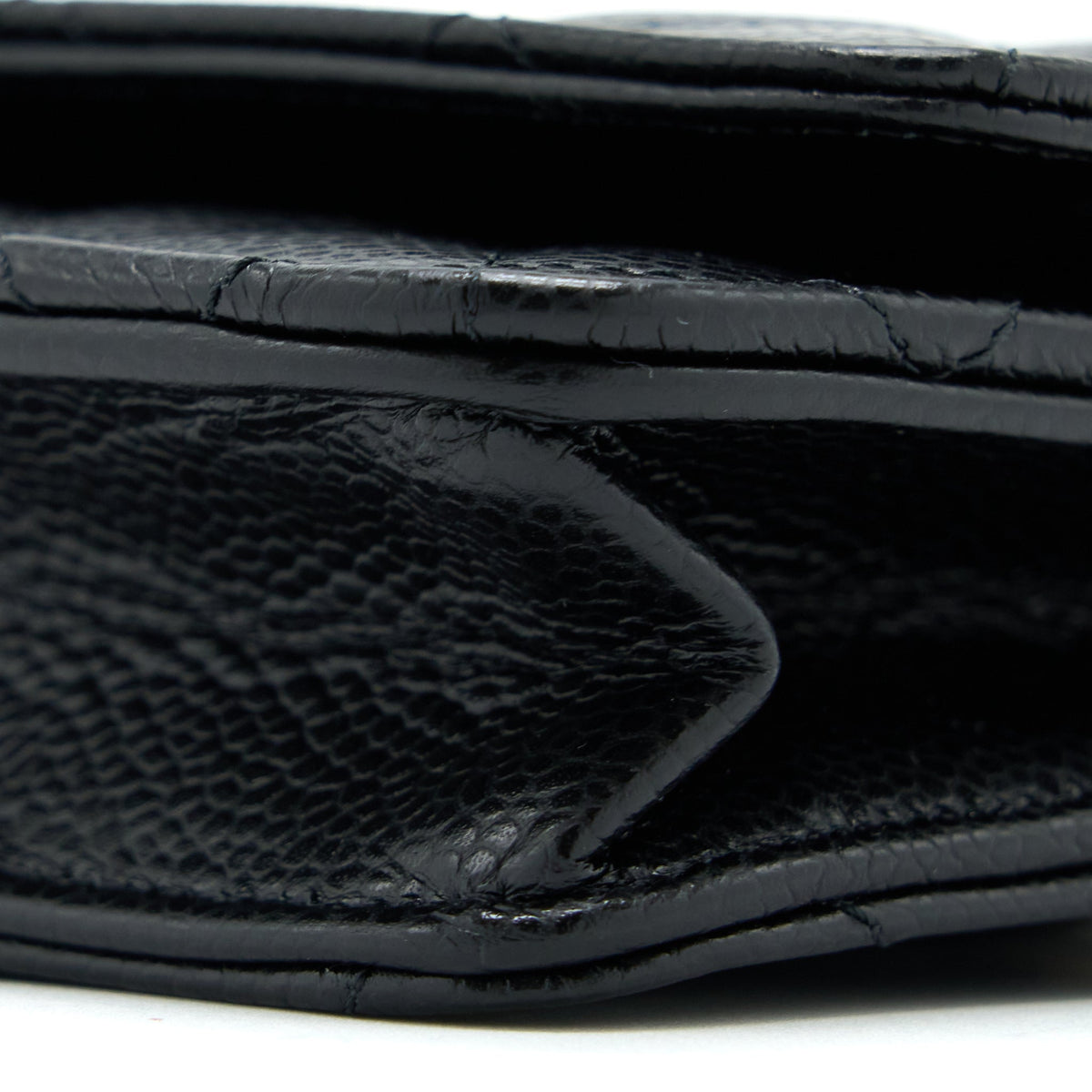 chanel-classic-wallet-on-chain-caviar-black-ghw-microchip-10