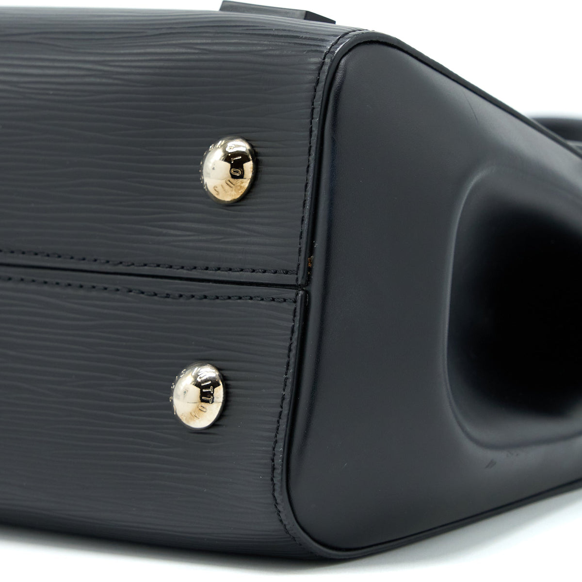 louis-vuitton-cluny-mm-epi-black-shw