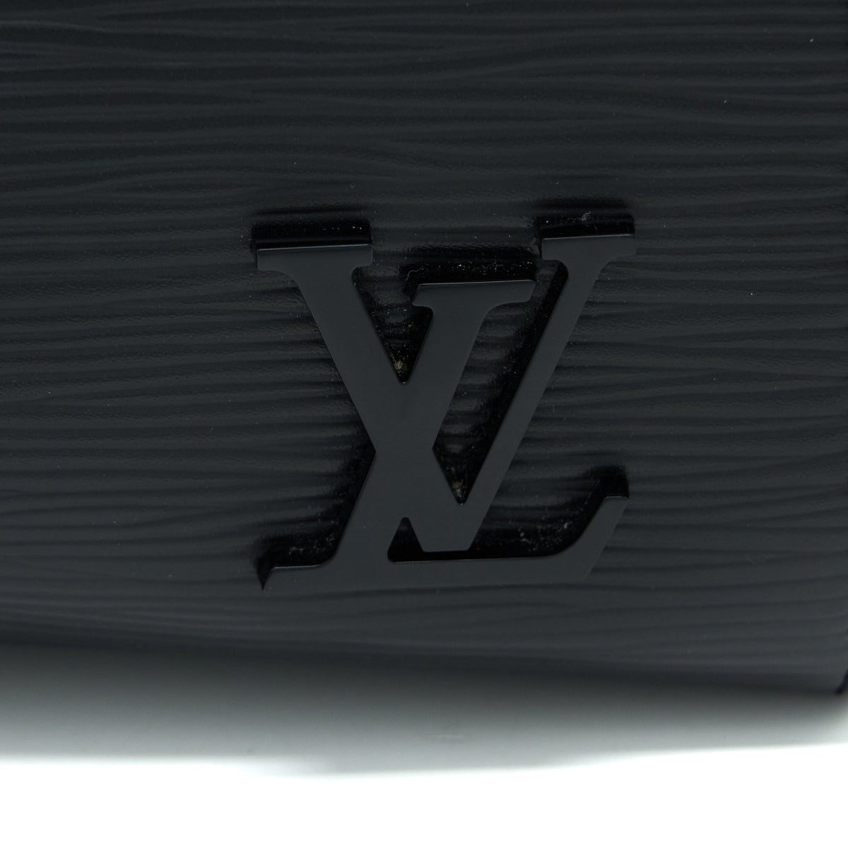 louis-vuitton-cluny-mm-epi-black-shw