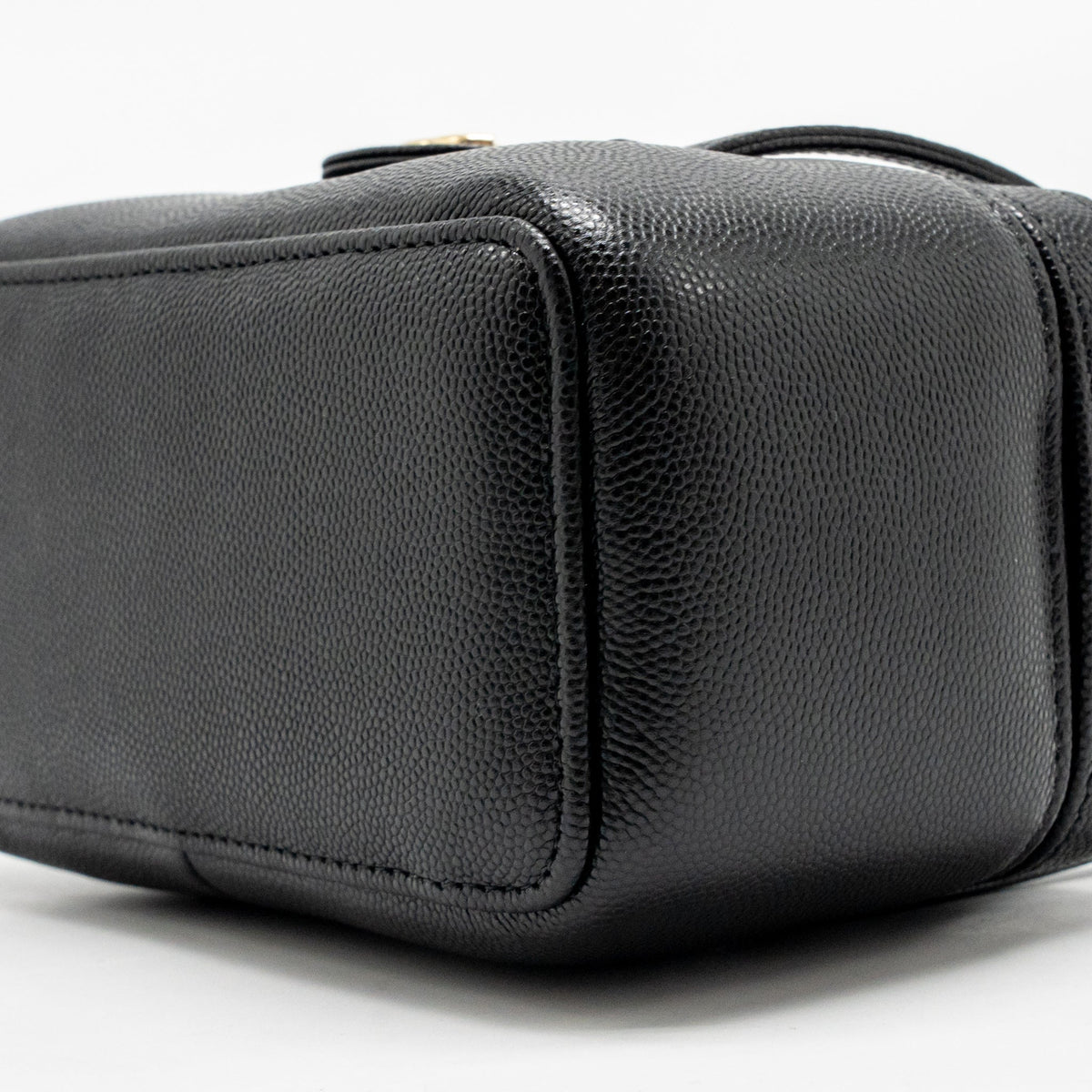 chanel-26p-preppy-coco-mini-vanity-shoulder-bag-caviar-black-ghwmicrochip