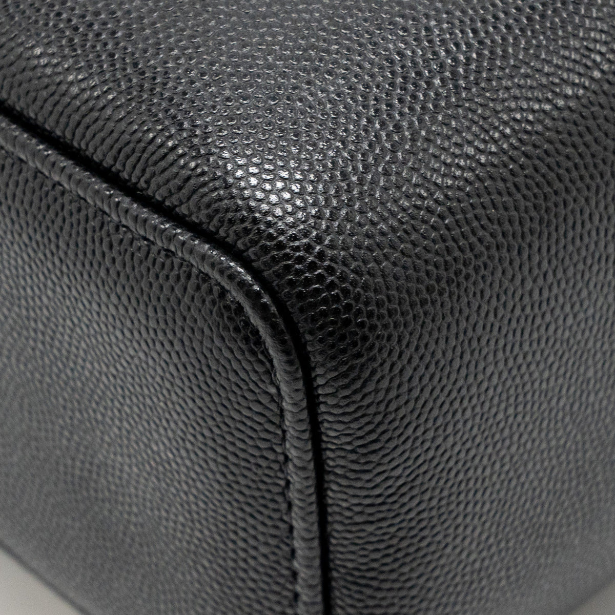 chanel-26p-preppy-coco-mini-vanity-shoulder-bag-caviar-black-ghwmicrochip