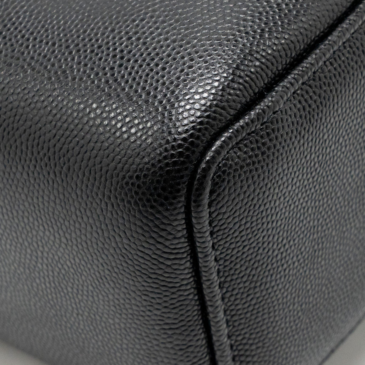 chanel-26p-preppy-coco-mini-vanity-shoulder-bag-caviar-black-ghwmicrochip