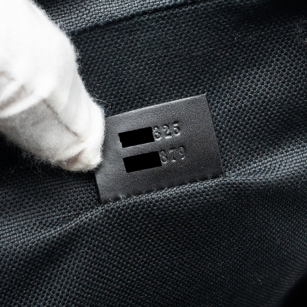 gucci-gg-black-sling-backpack-gg-supreme-canvas-black-shw