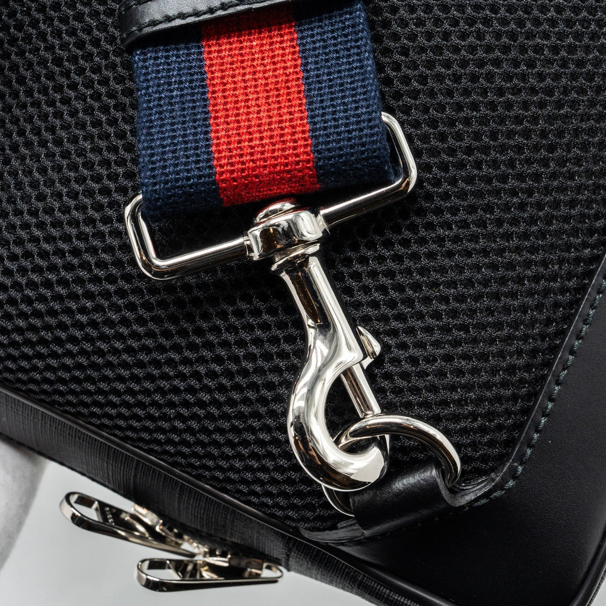gucci-gg-black-sling-backpack-gg-supreme-canvas-black-shw