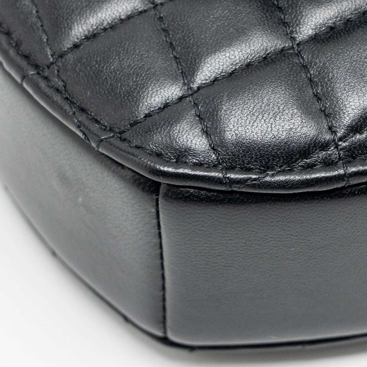 chanel-22s-heart-bag-lambskin-black-lghw-microchip-3