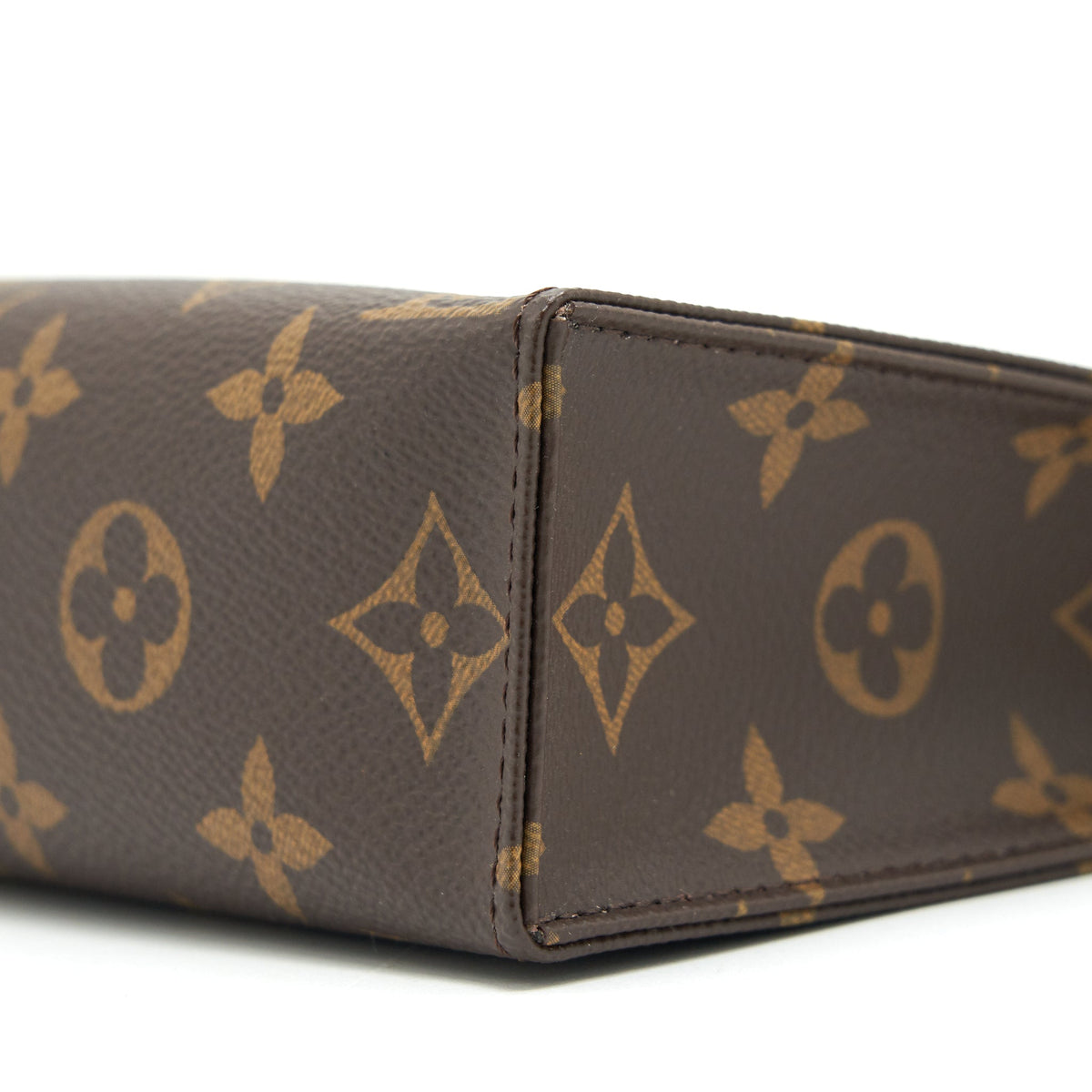 louis-vuitton-toiletry-pochette-19-monogram-canvas