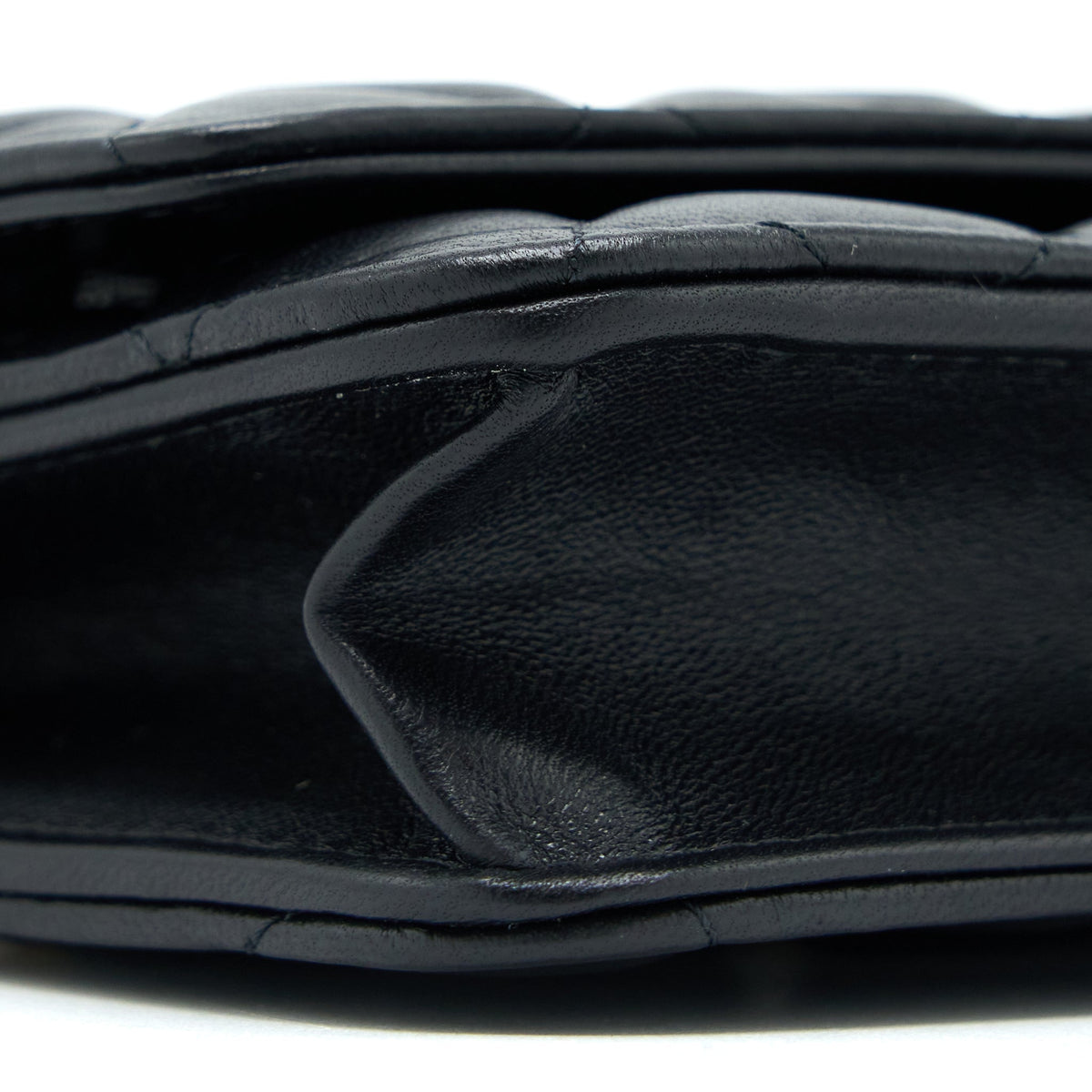 chanel-pearl-crush-wallet-on-chain-lambskin-black-ghw-microchip-2