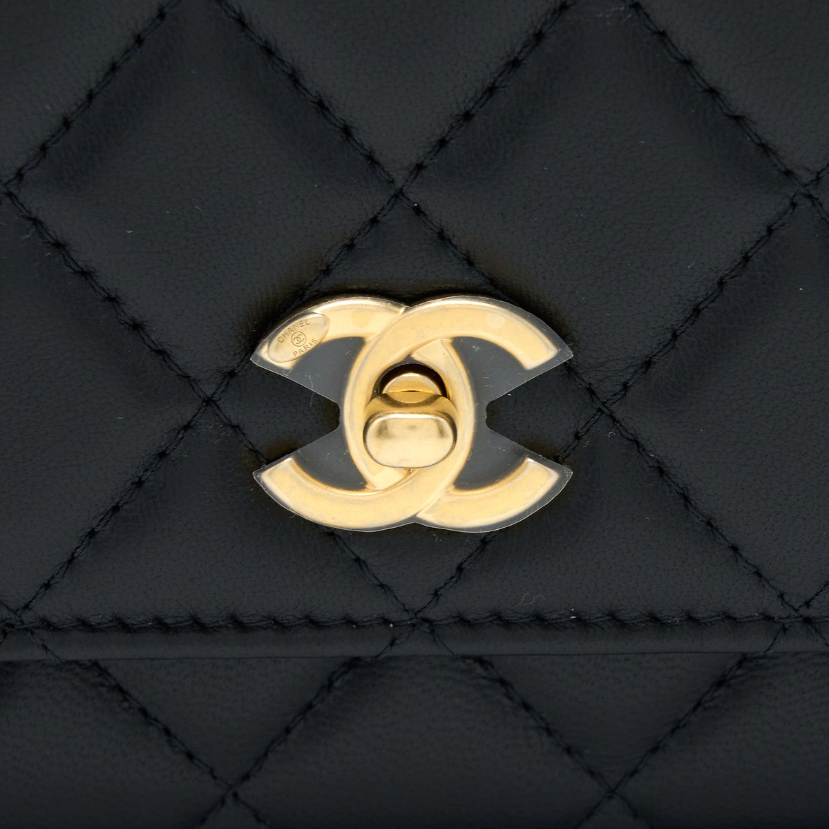chanel-pearl-crush-wallet-on-chain-lambskin-black-ghw-microchip-2