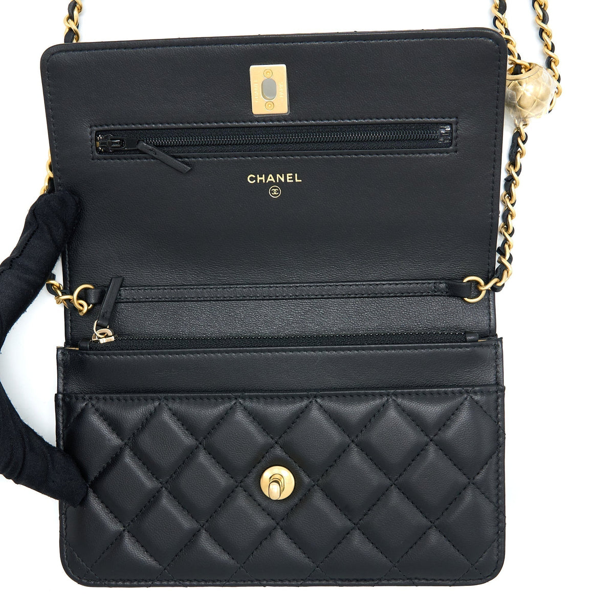chanel-pearl-crush-wallet-on-chain-lambskin-black-ghw-microchip-2