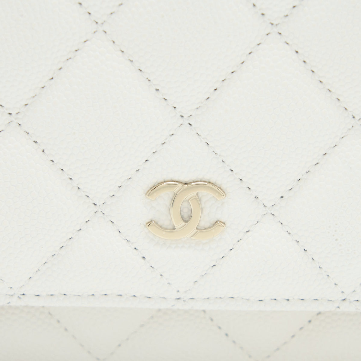 chanel-classic-wallet-on-chain-caviar-white-lghw-microchip-1