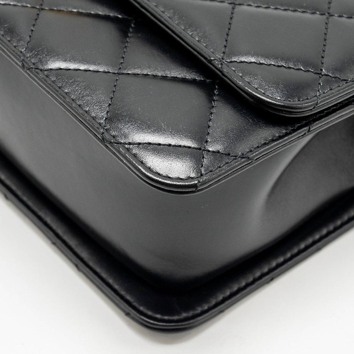 chanel-gold-crush-flap-bag-calfskin-black-ghw-microchip