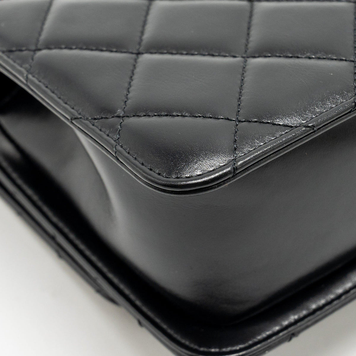 chanel-gold-crush-flap-bag-calfskin-black-ghw-microchip