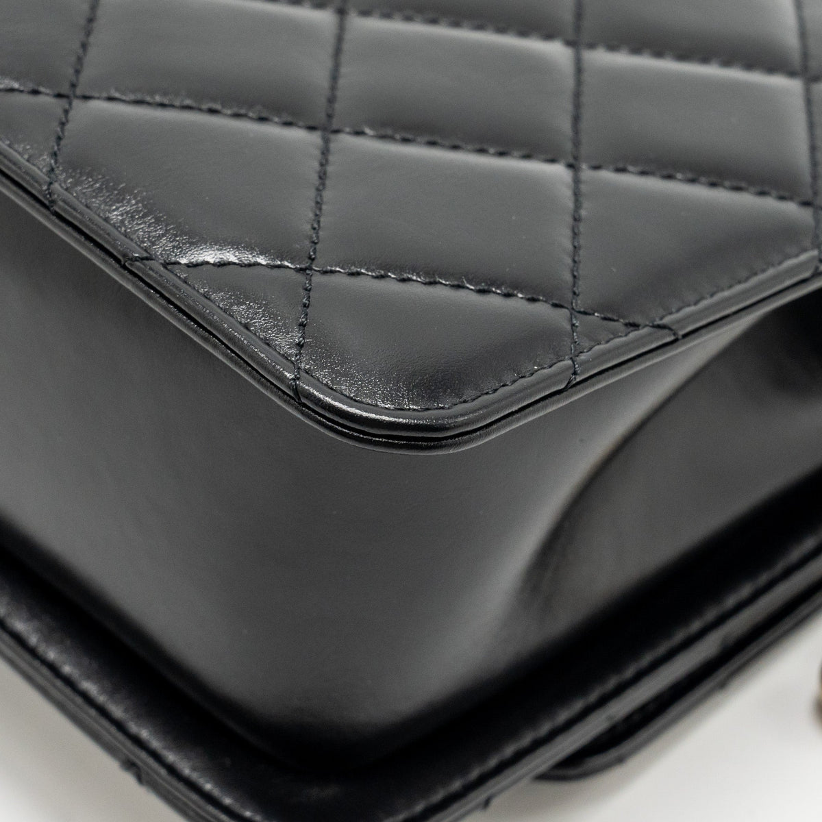 chanel-gold-crush-flap-bag-calfskin-black-ghw-microchip