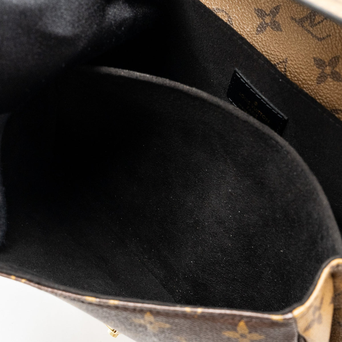 louis-vuitton-pochette-metis-monogram-reverse-canvas-ghw-5
