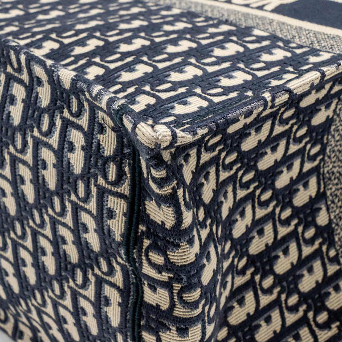 dior-large-book-tote-blue-dior-oblique-embroidery-2