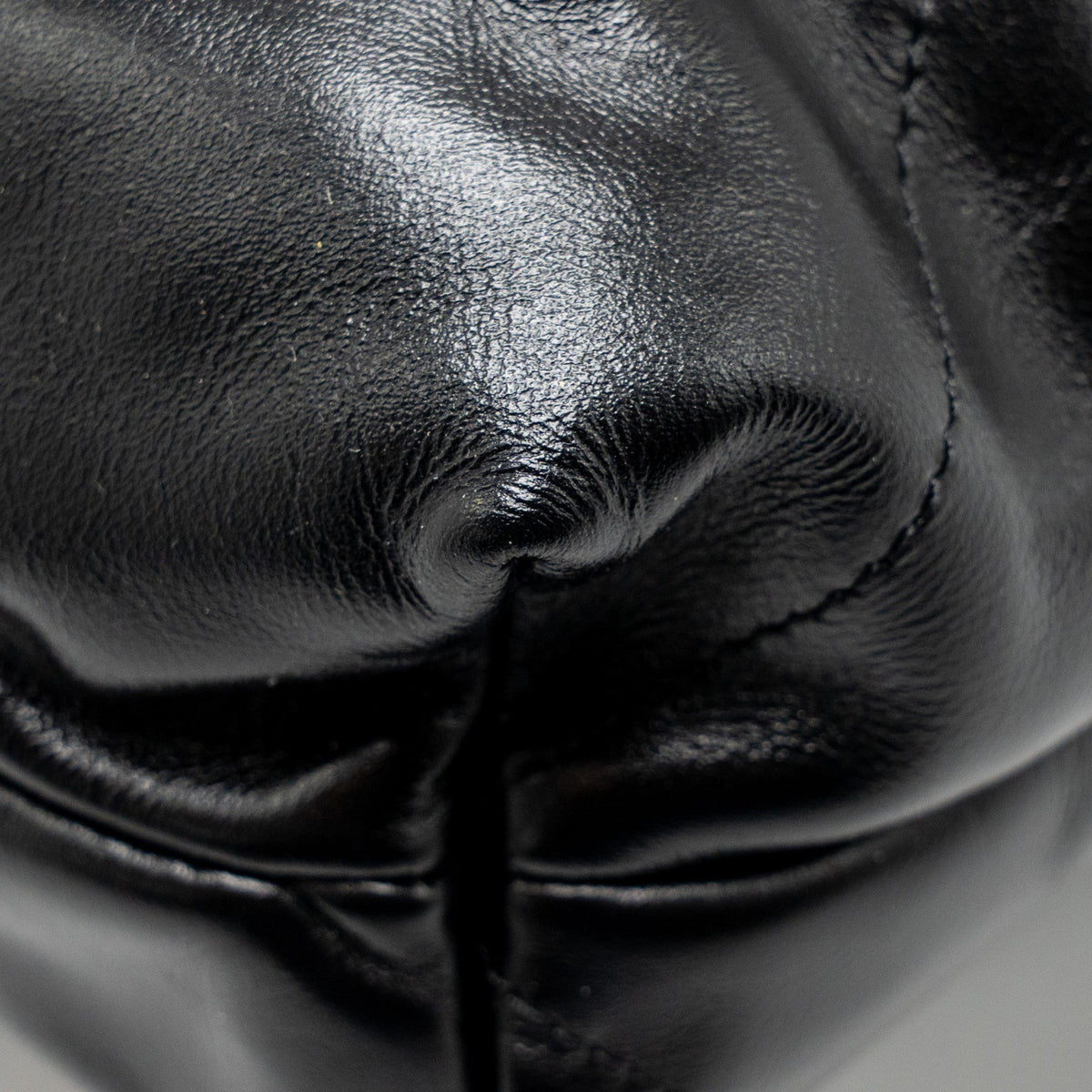 chanel-medium-22-bag-shiny-calfskin-black-ghw-microchip-4