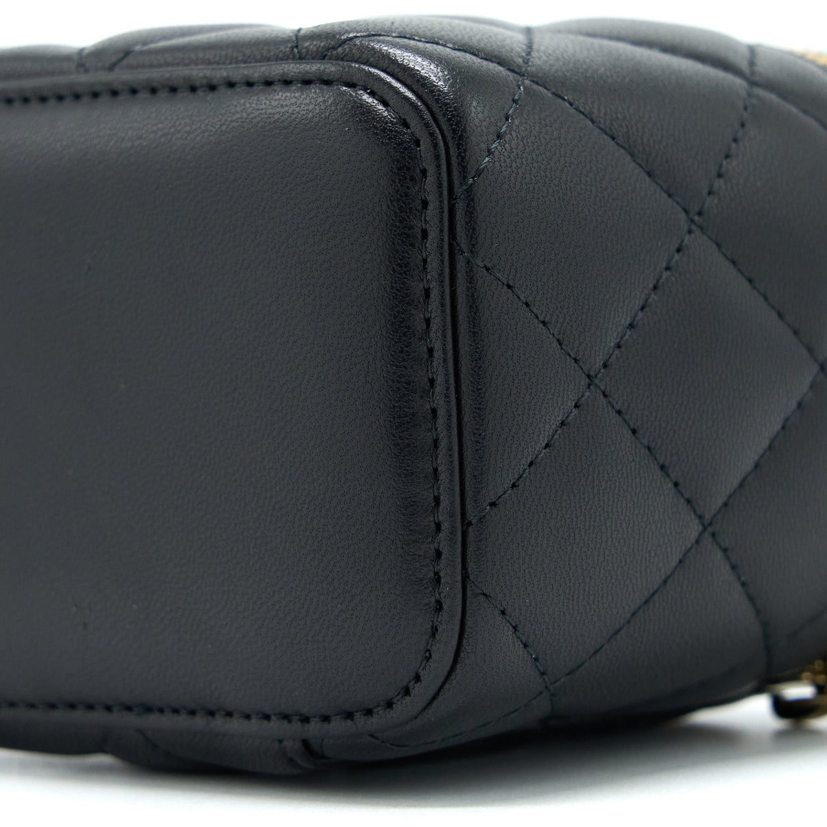 chanel-pearl-crush-mini-vanity-lambskin-black-ghw