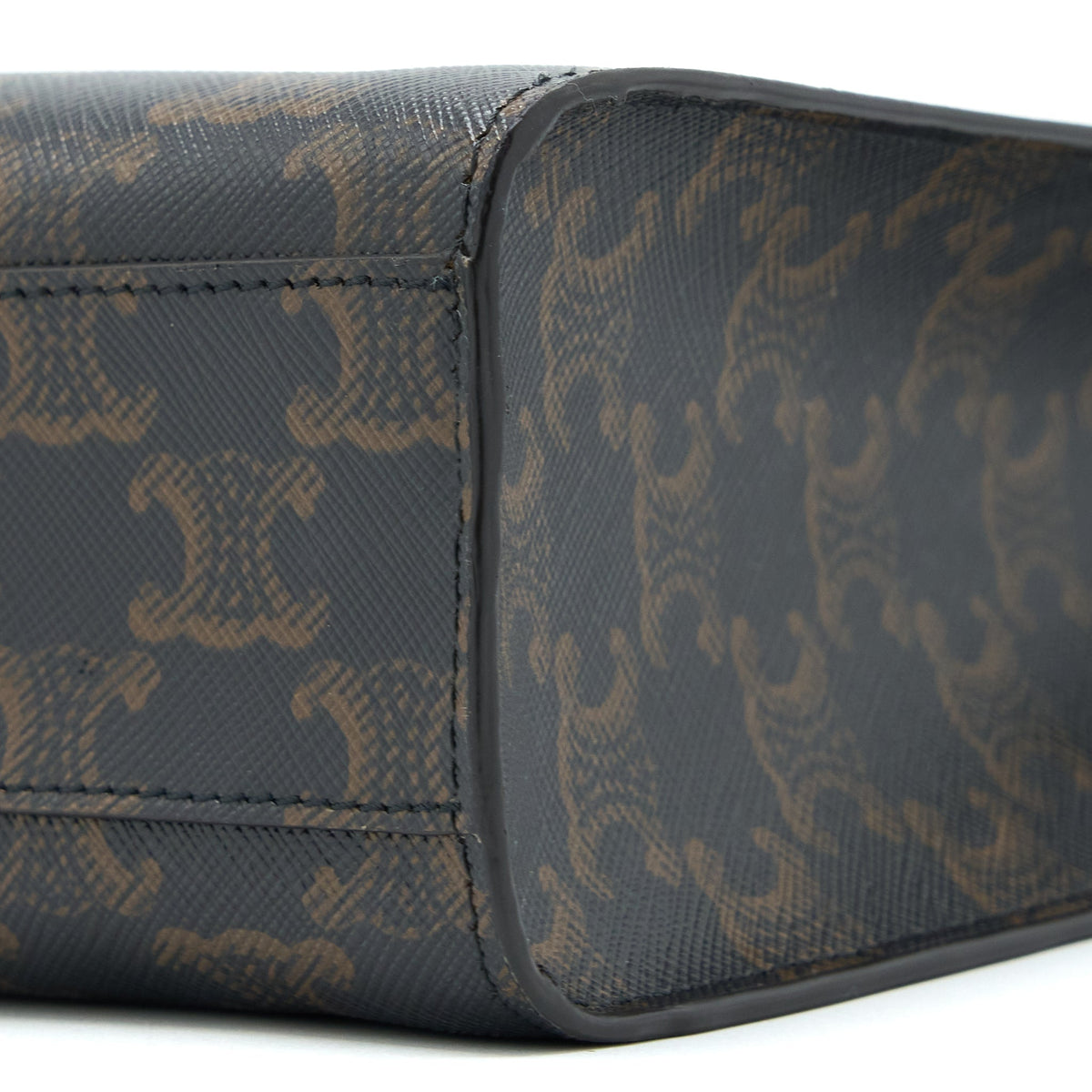 celine-vertical-cabas-triomphe-canvas-ghw-2