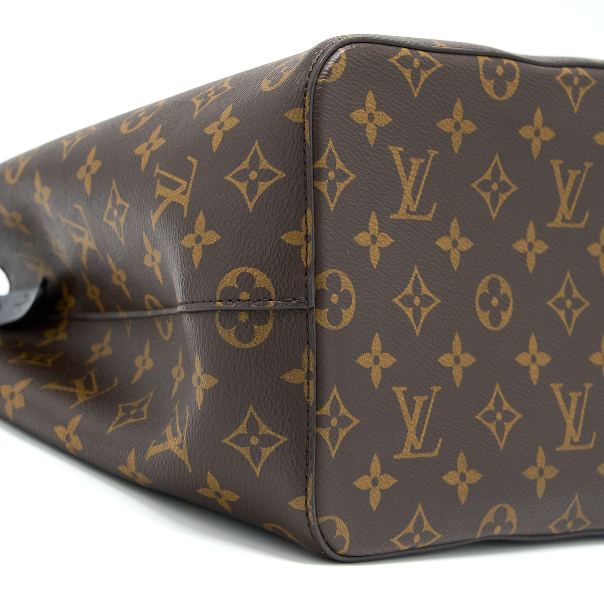 louis-vuitton-neo-noe-mm-monogram-canvas-ghw