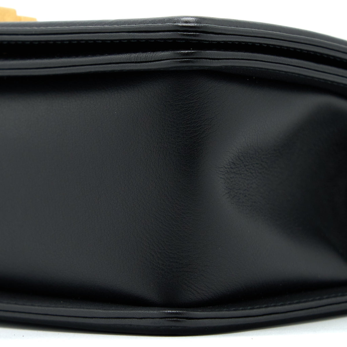 chanel-medium-boy-bag-calfskin-black-brushed-ghw