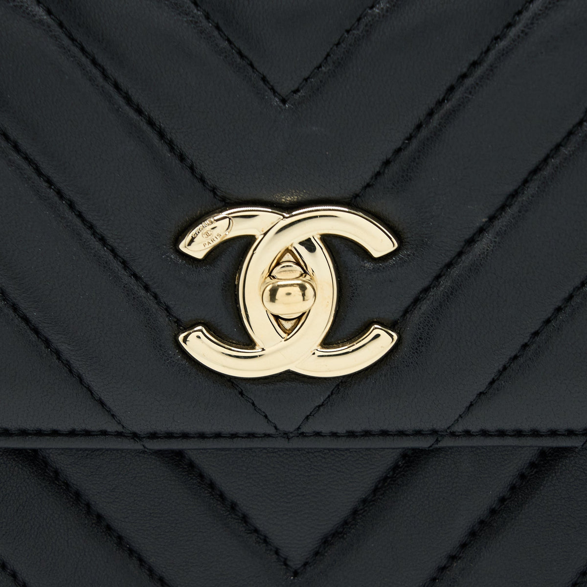 chanel-chevron-trendy-cc-flap-bag-lambskin-black-lghw