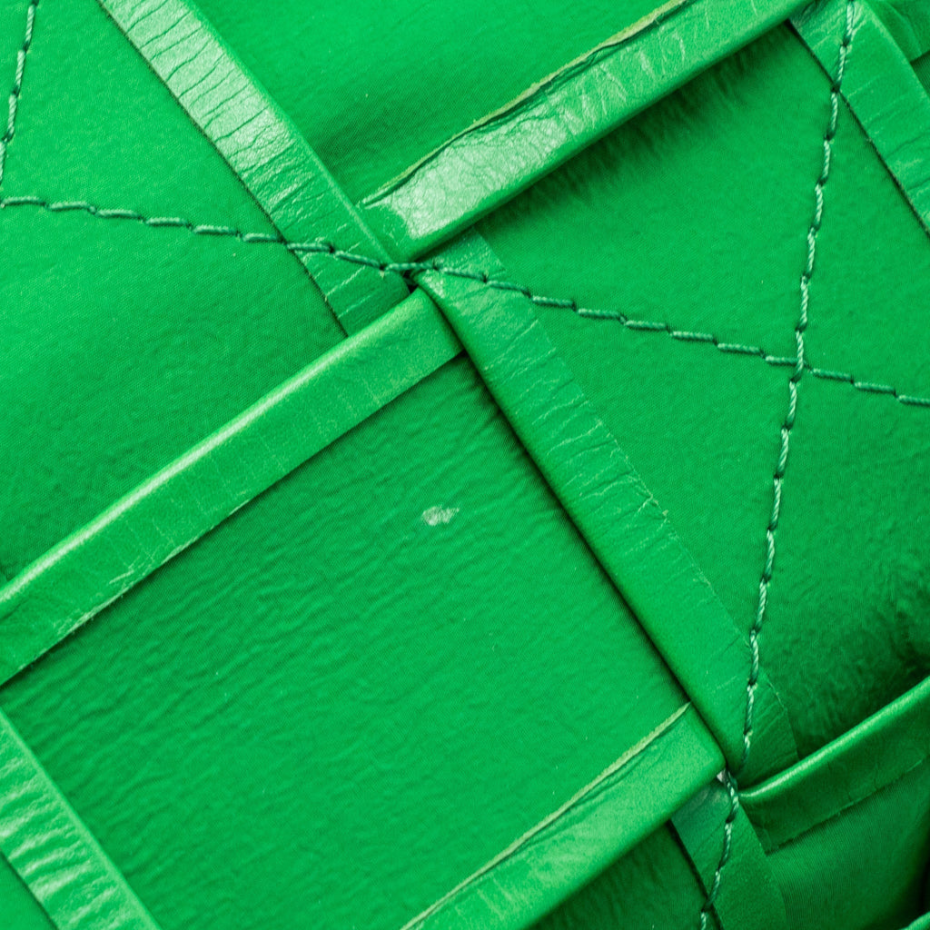 bottega-veneta-cassette-leather-green-shw