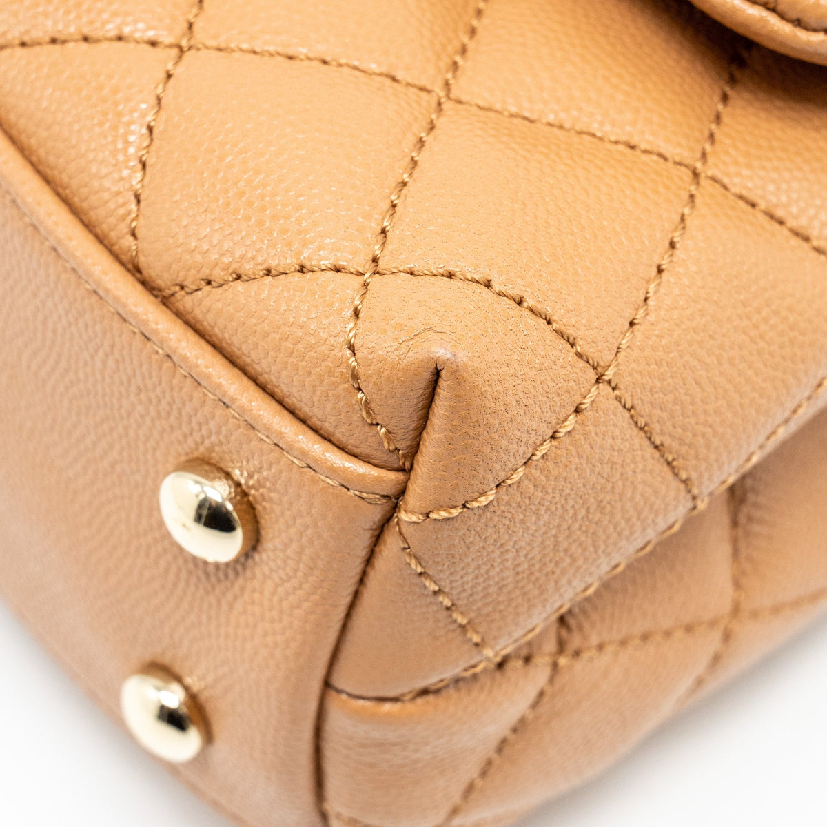 chanel-21p-small-coco-handle-caviar-caramel-lghw-1