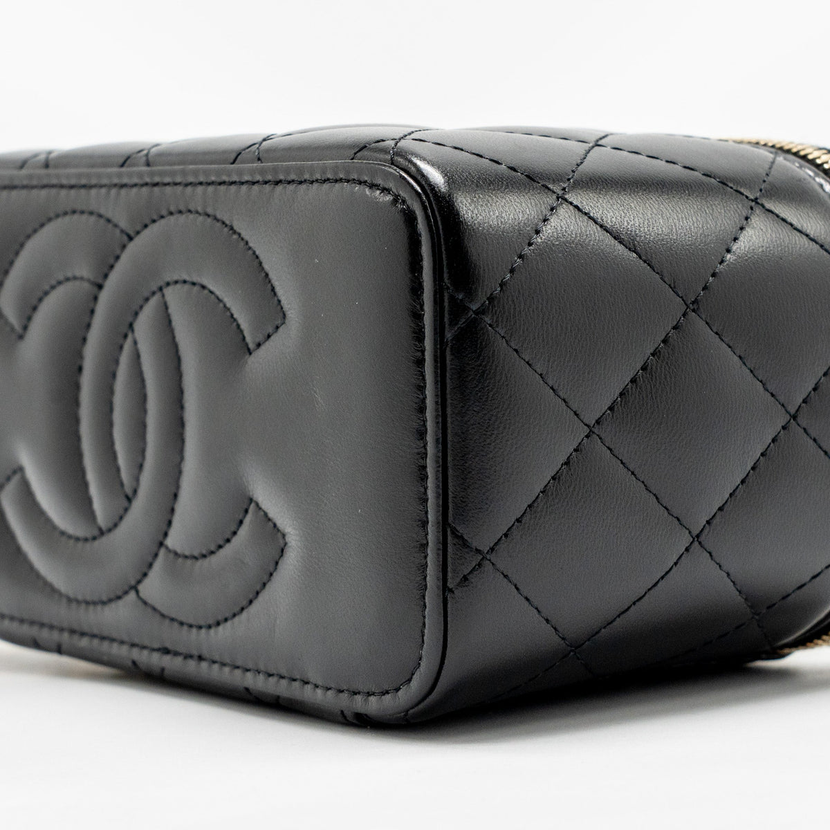 chanel-long-vanity-with-chain-detail-cc-logo-lambskin-black-ghwmicrochip