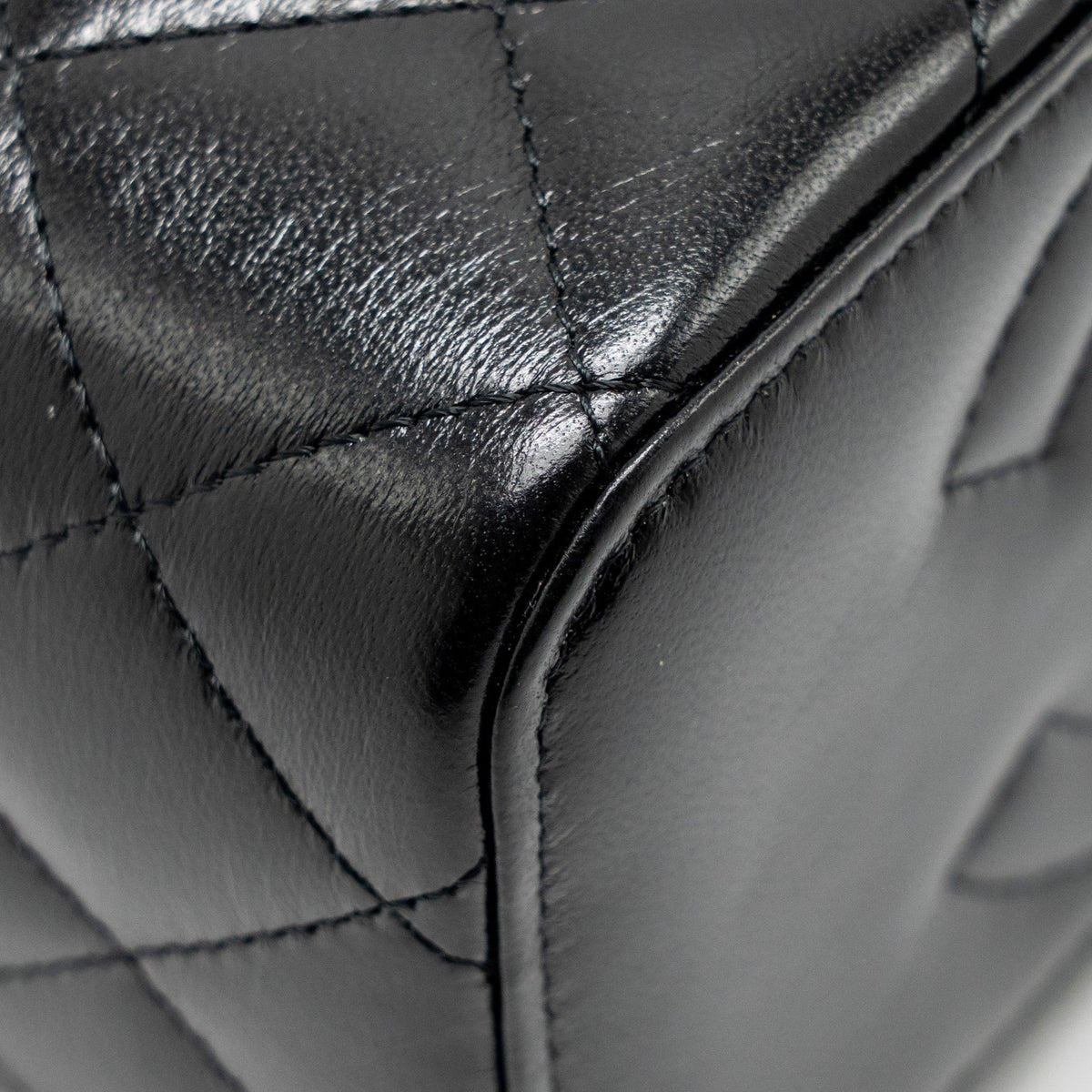 chanel-long-vanity-with-chain-detail-cc-logo-lambskin-black-ghwmicrochip