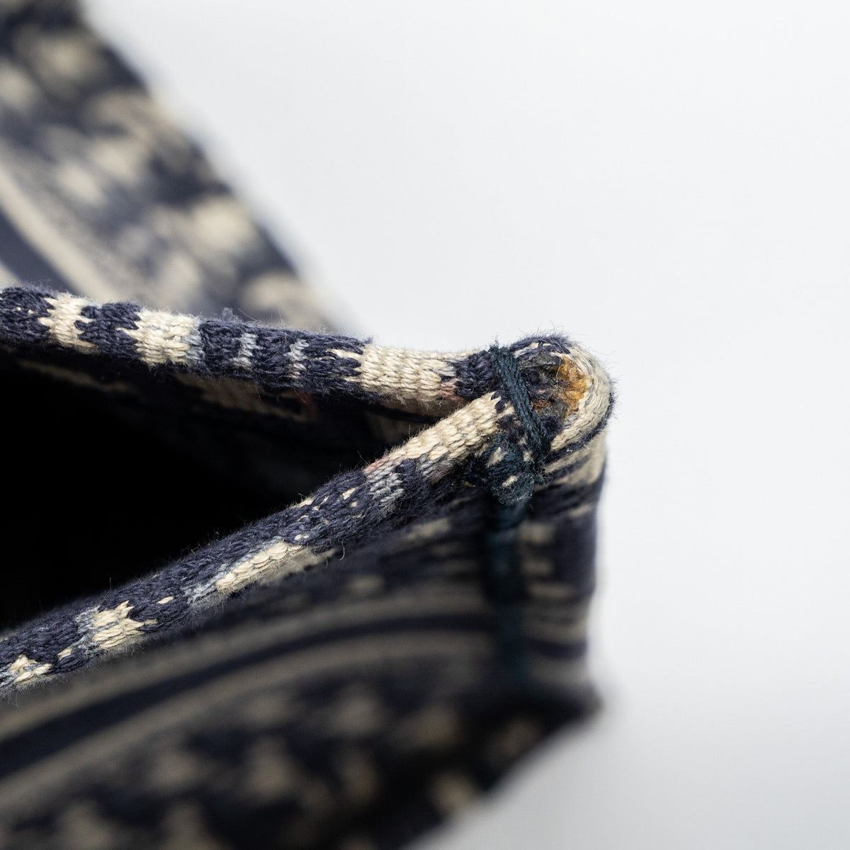 dior-medium-book-tote-blue-oblique-emboidery