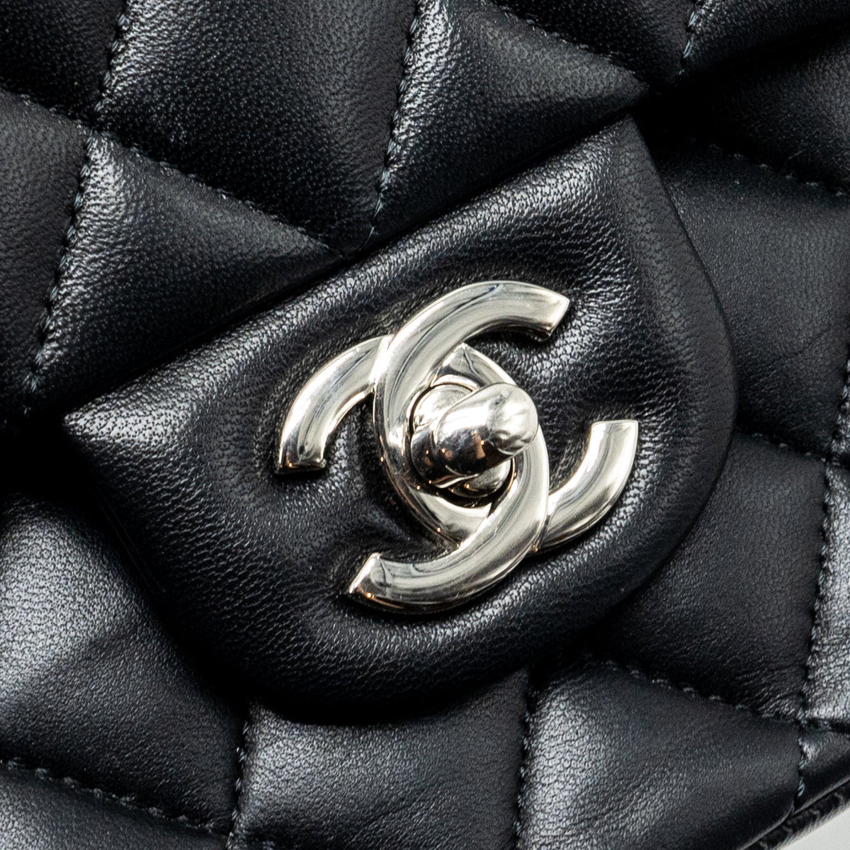 chanel-medium-classic-double-flap-bag-lambskin-black-shw-copy-1