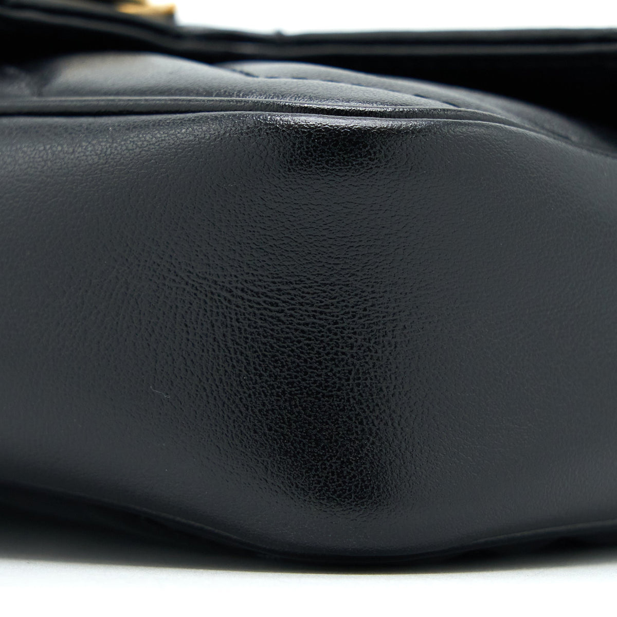 gucci-gg-marmont-super-mini-bag-calfskin-black-ghw