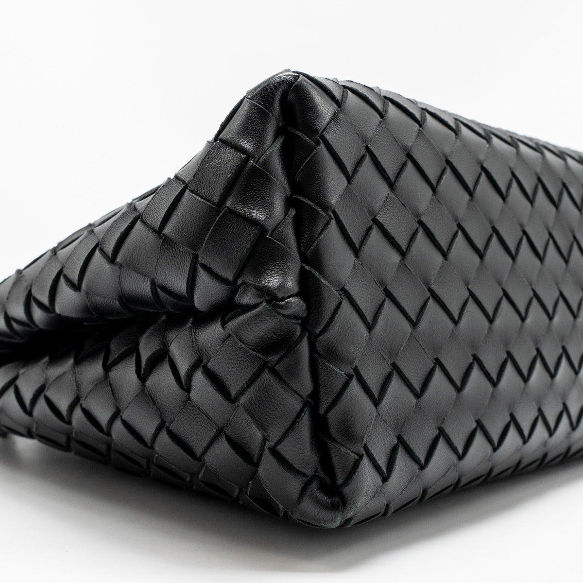 bottega-veneta-medium-andiamo-lambskin-black-ghw