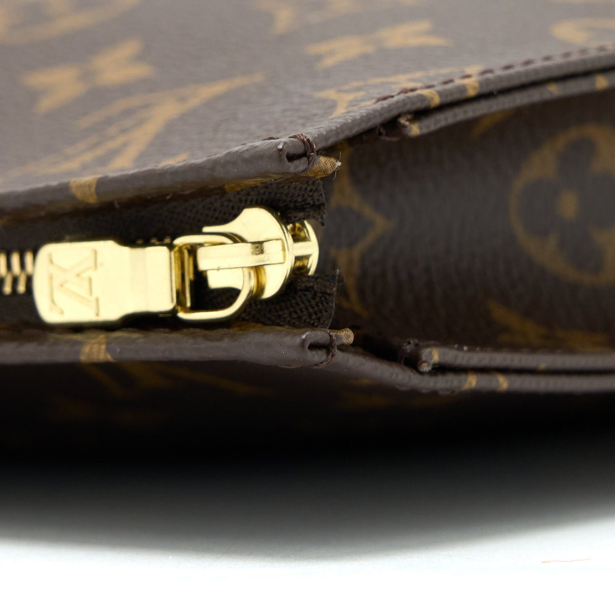 louis-vuitton-toiletry-pochette-26-monogram-canvas-6