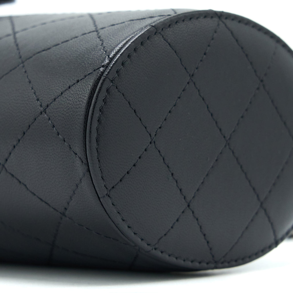 chanel-round-vanity-case-with-chain-lambskin-black-lghw