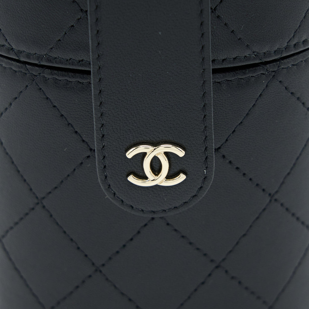 chanel-round-vanity-case-with-chain-lambskin-black-lghw