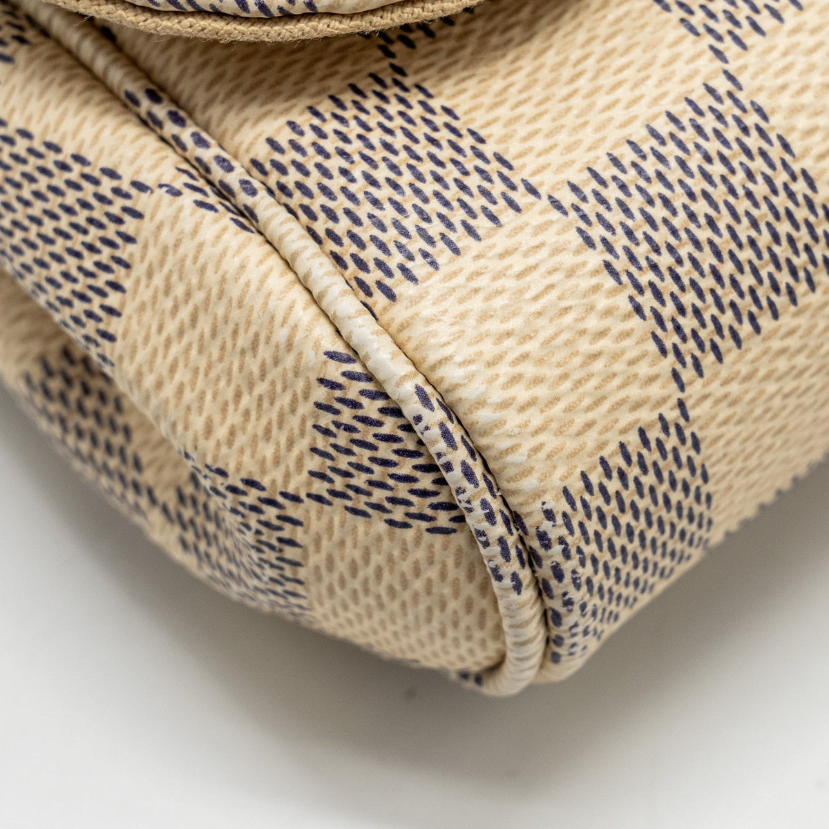 louis-vuitton-favorite-pm-damier-azur-canvas-ghw