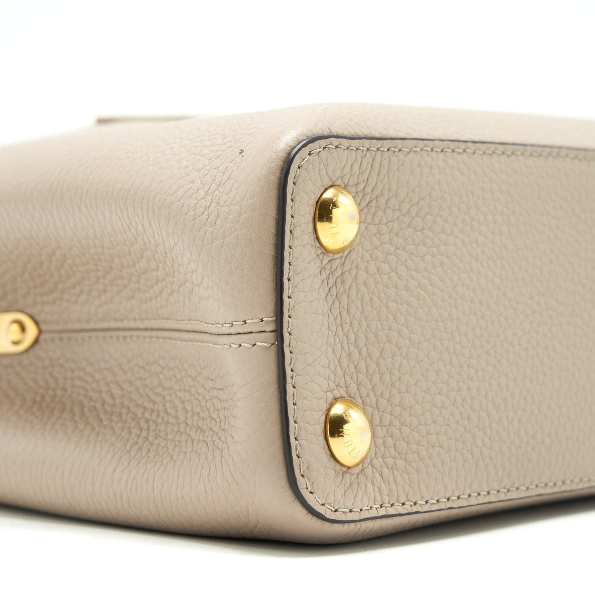 louis-vuitton-capucines-bb-taurillon-galet-ghw