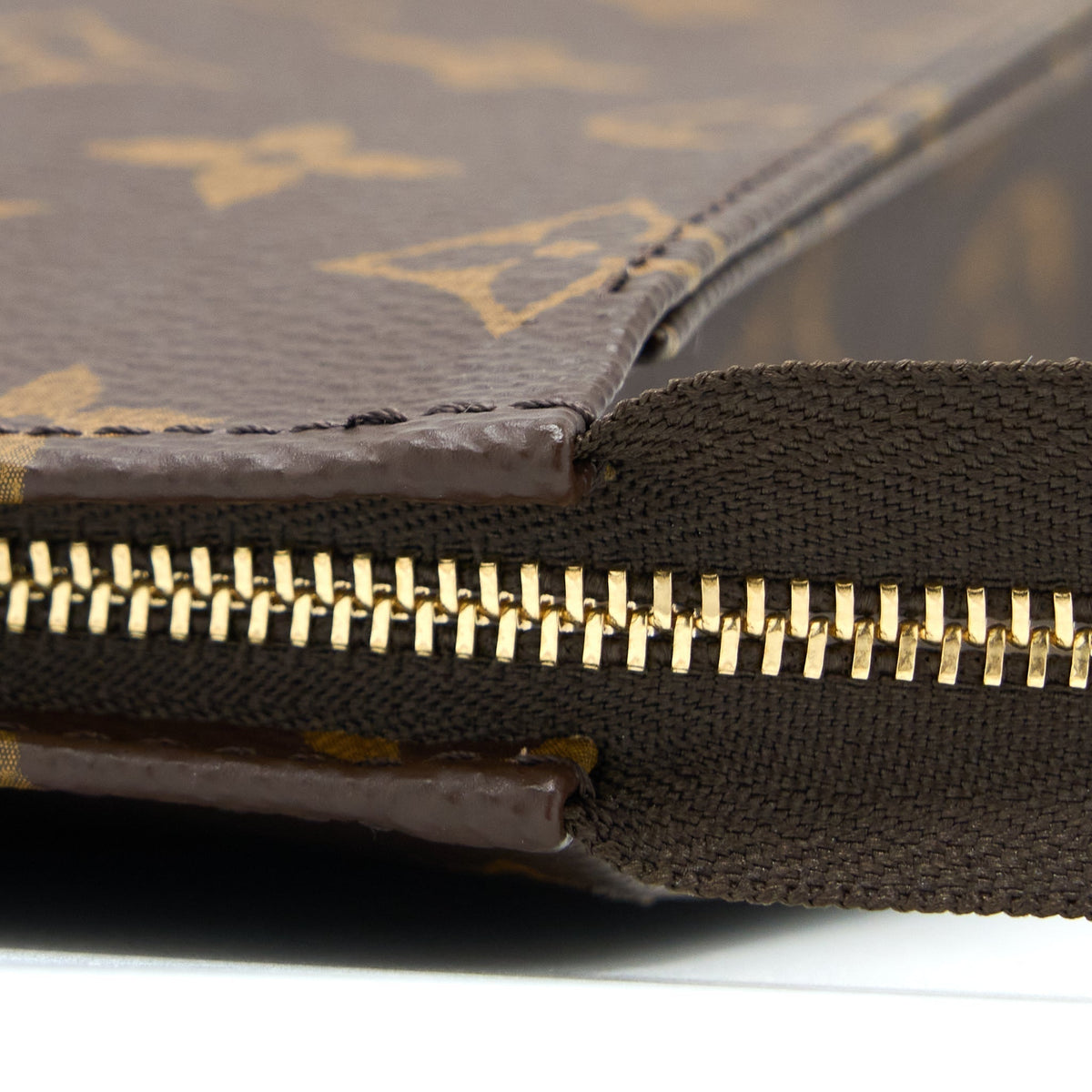 louis-vuitton-toiletry-pochette-26-monogram-canvas-ghw-3
