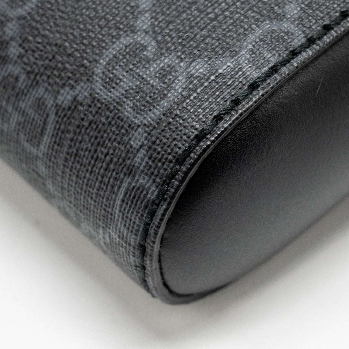 gucci-messenger-bag-gg-supreme-canvas-black-multicolour-shw