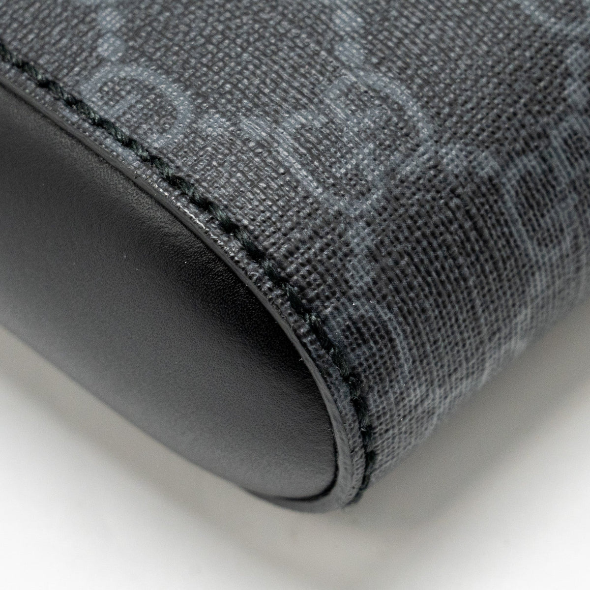 gucci-messenger-bag-gg-supreme-canvas-black-multicolour-shw