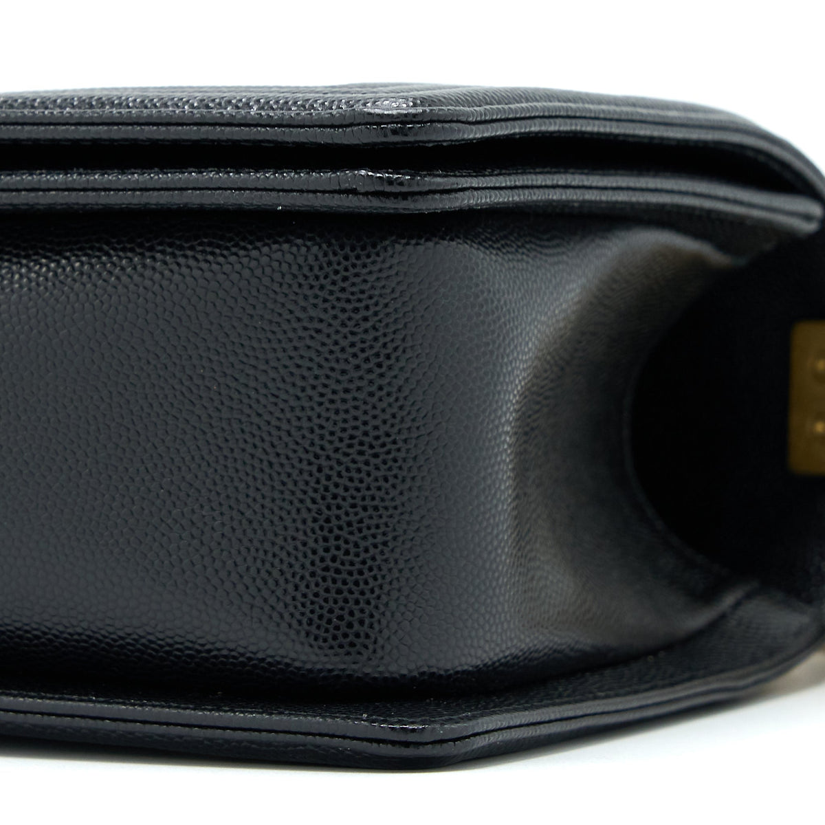 chanel-medium-boy-bag-caviar-black-ghw