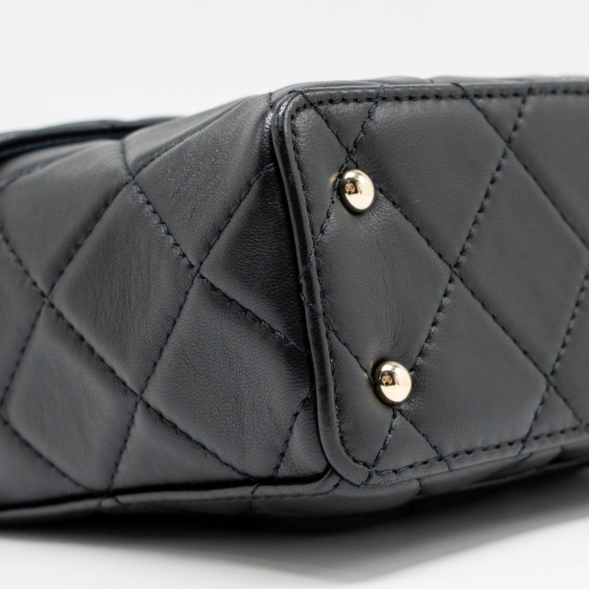 chanel-flap-vanity-with-chain-lambskin-black-lgwh-microchip