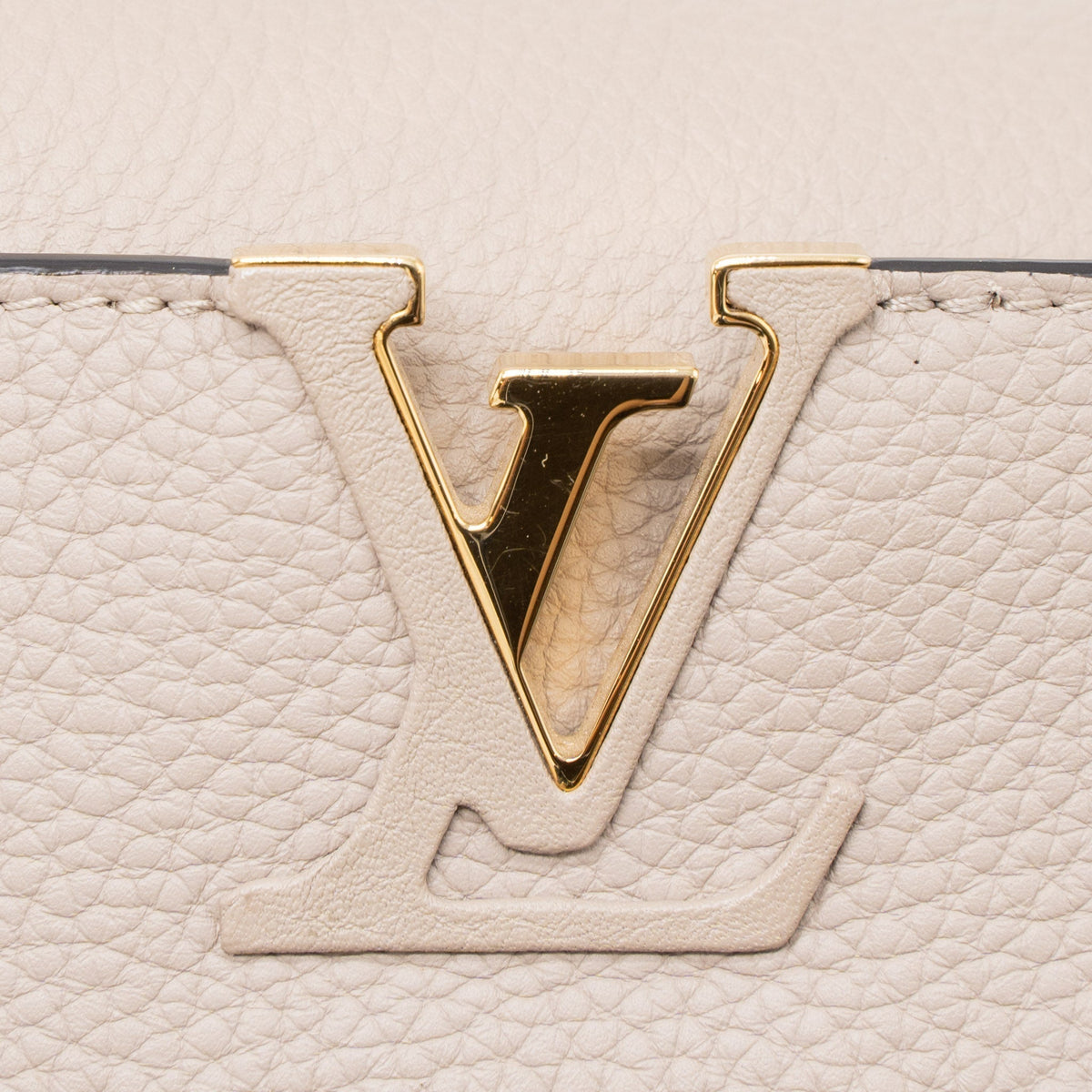 louis-vuitton-capucines-bb-taurillon-galet-ghw-1
