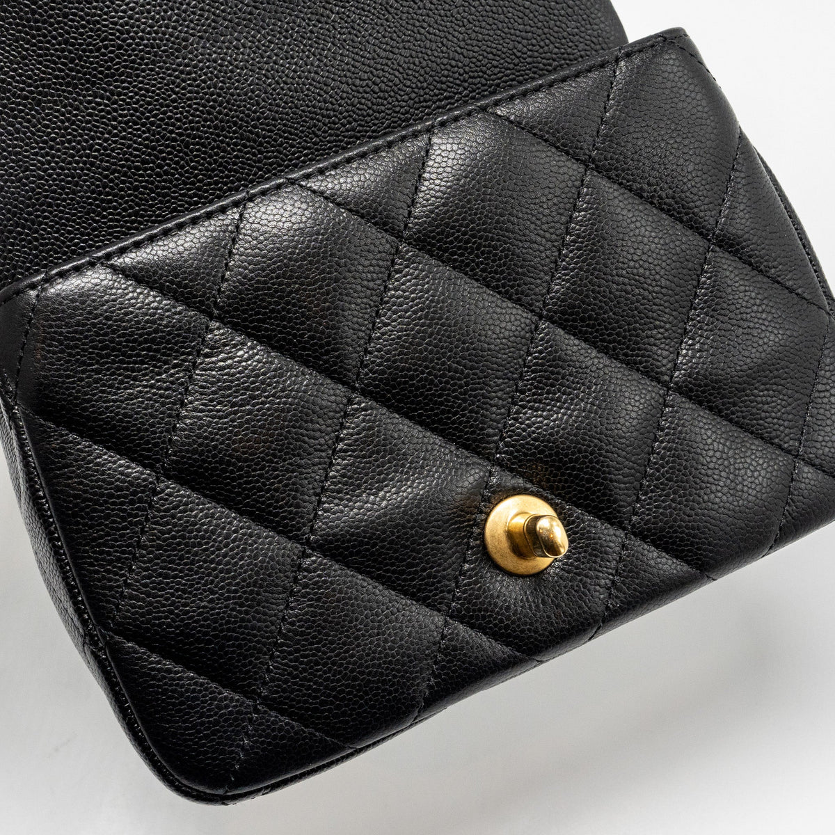 chanel-23p-coco-love-flap-bag-caviar-black-ghwmicrochip-3