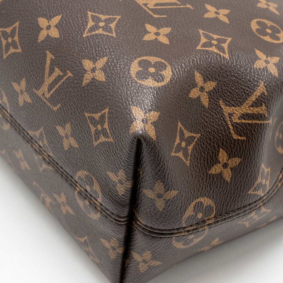 louis-vuitton-coussin-pm-lambskin-black-ghw-copy-1