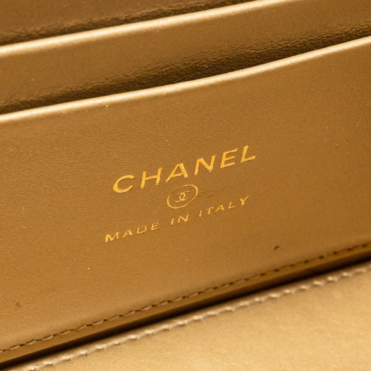 chanel-pearl-crush-long-vanity-with-chain-lambskin-black-ghw