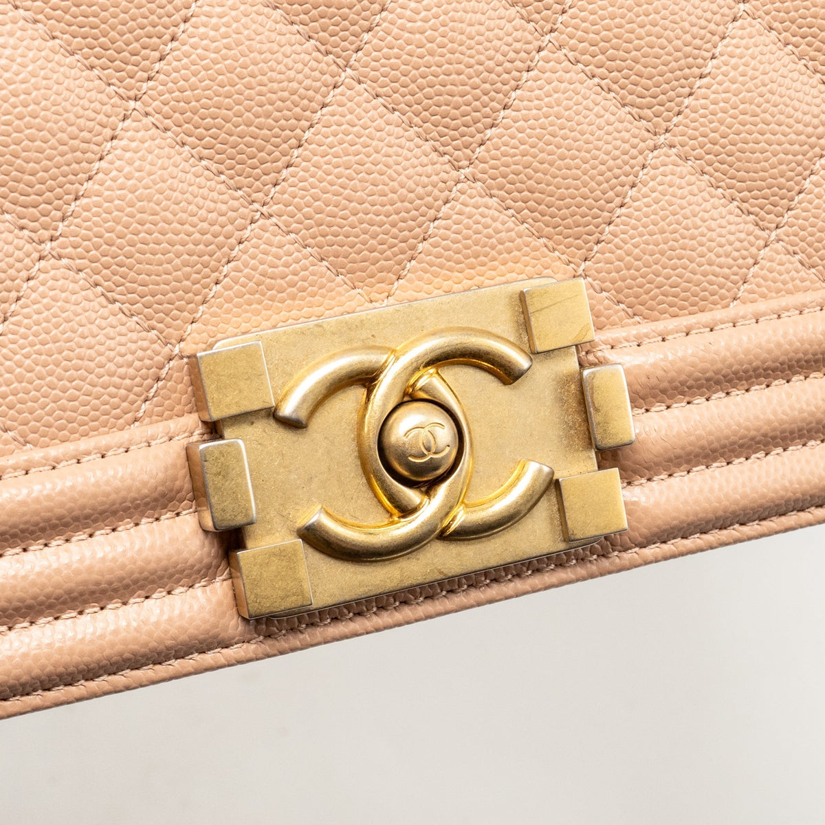 chanel-boy-bag-pink
