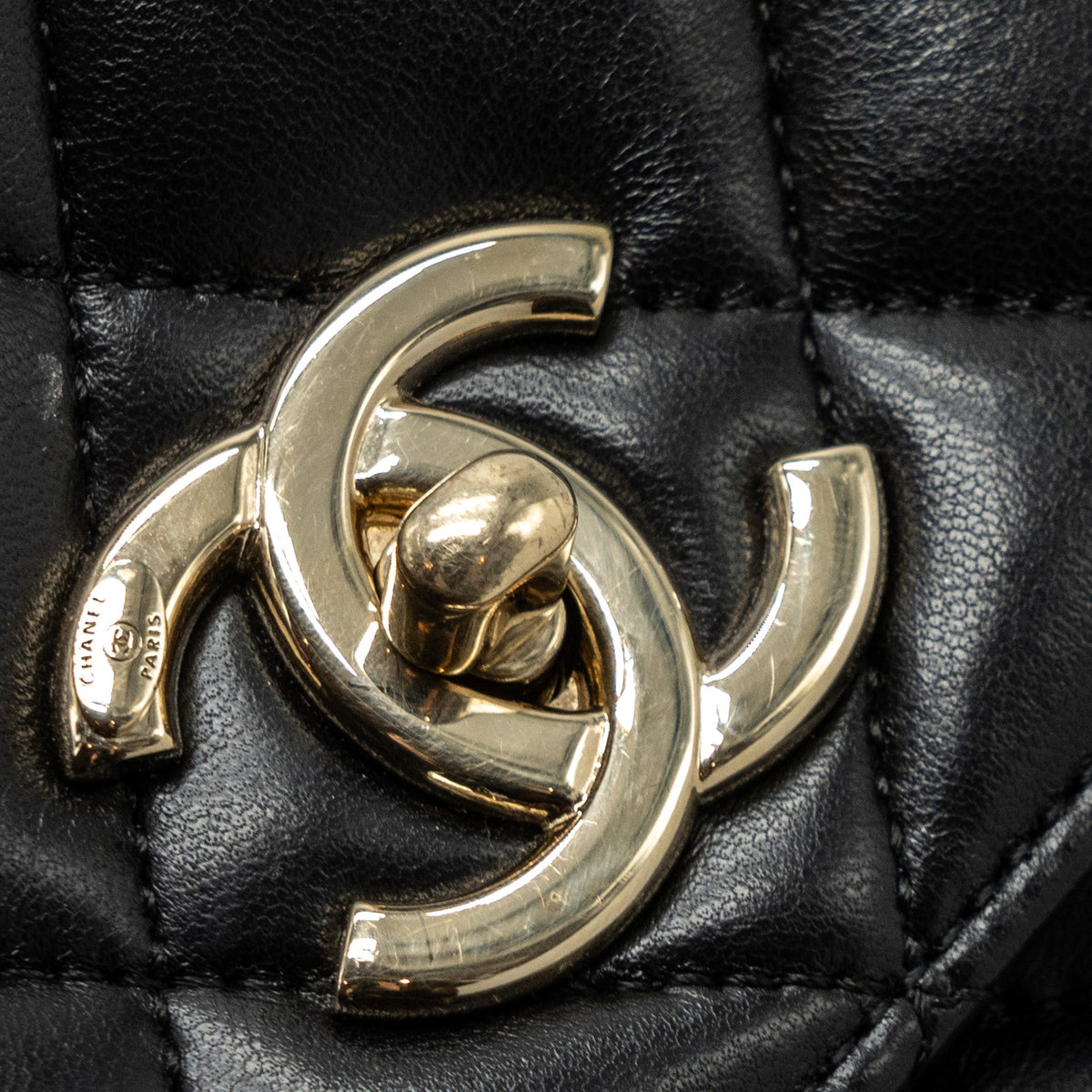 chanel-medium-trendy-cc-lambskin-black-ghw