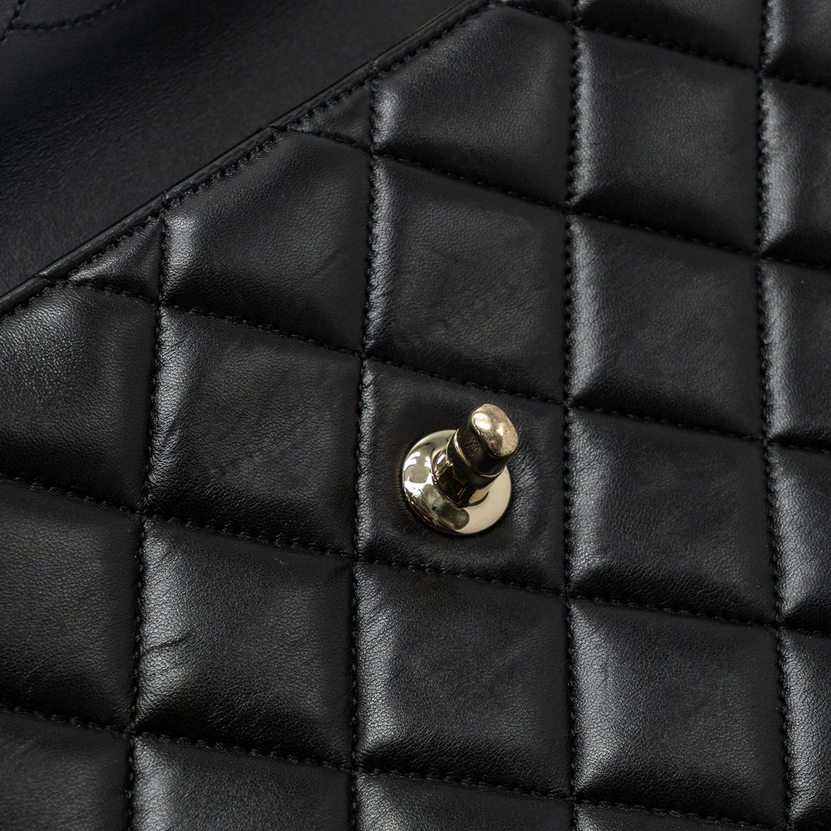 chanel-medium-trendy-cc-lambskin-black-ghw